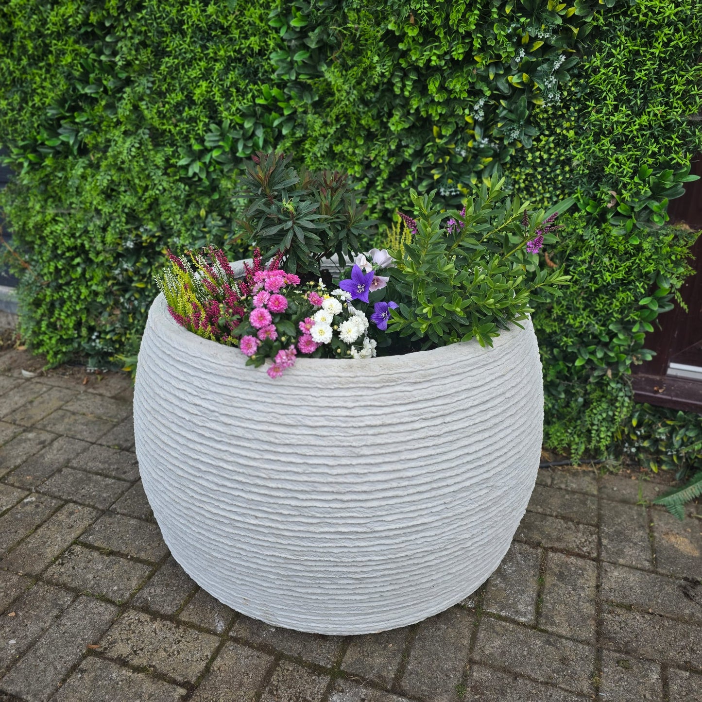 3D Printed Concrete Ribbon Curved Planter